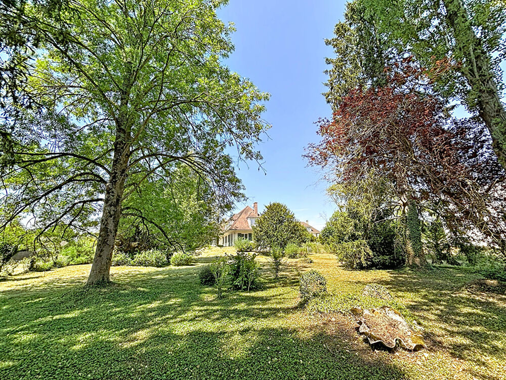 Maison Montholon 7 pièce(s) 204 m2