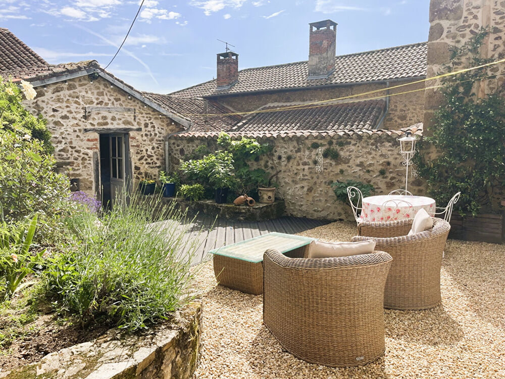 Maison au coeur de Rochechouart 7 pièce(s) 180 m2 avec jardin