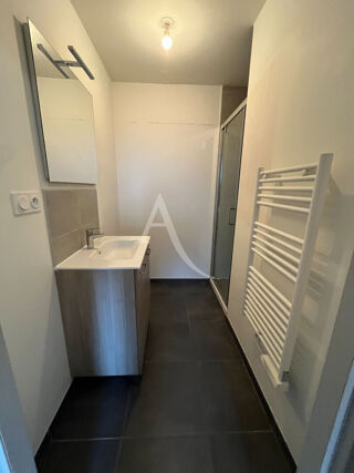  Appartement à louer 3 pièces 48 m²