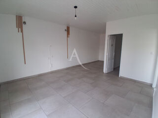  Appartement à louer 3 pièces 68 m²