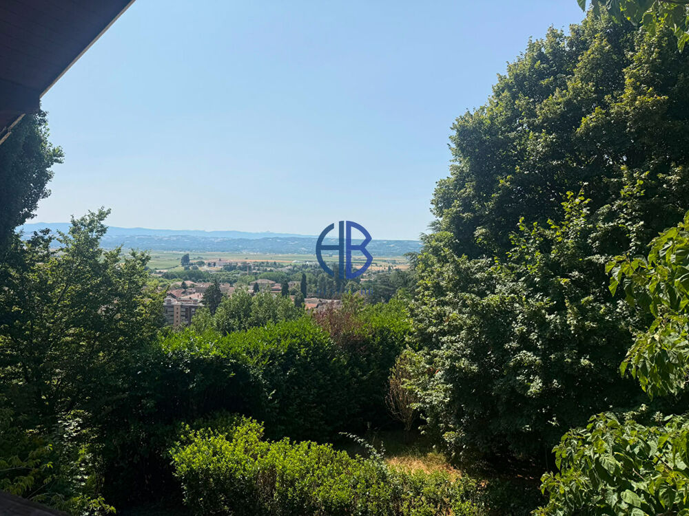 Maison de caractère avec vue imprenable et terrain à La Côte-Saint-André