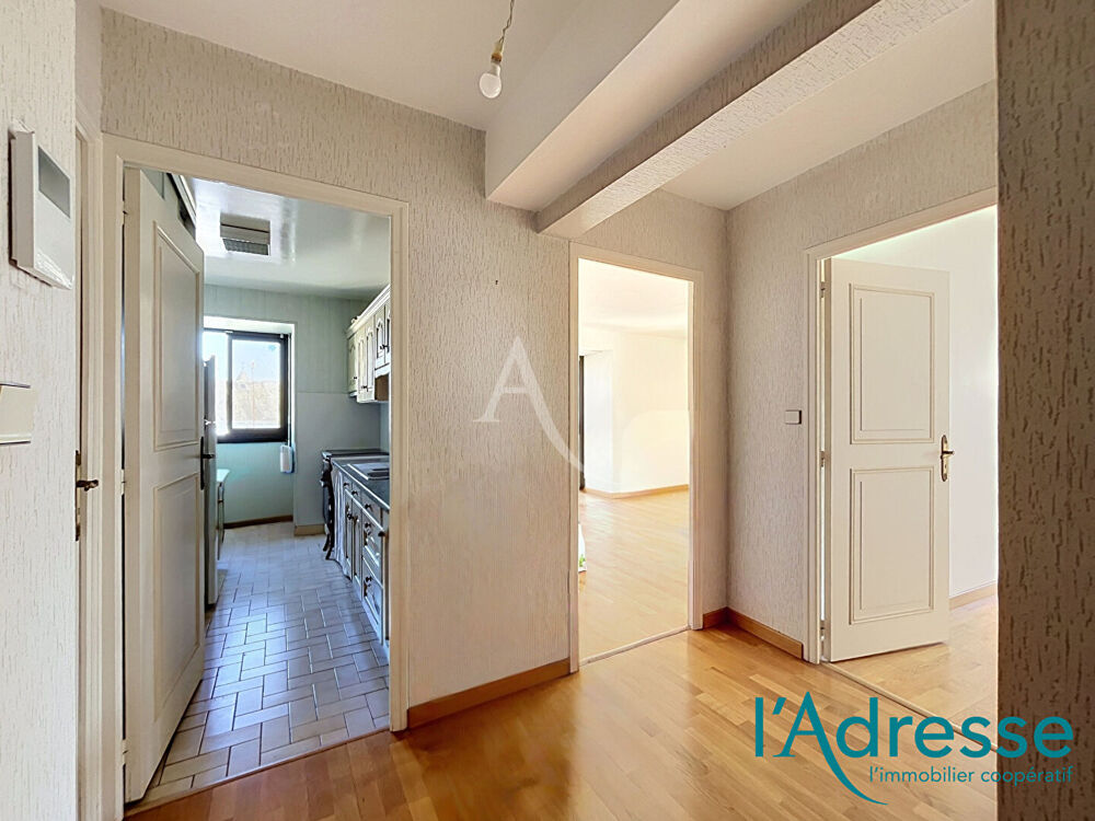 Appartement Mayenne 4 pièce(s) 79 m2 - Garage fermé et cave.