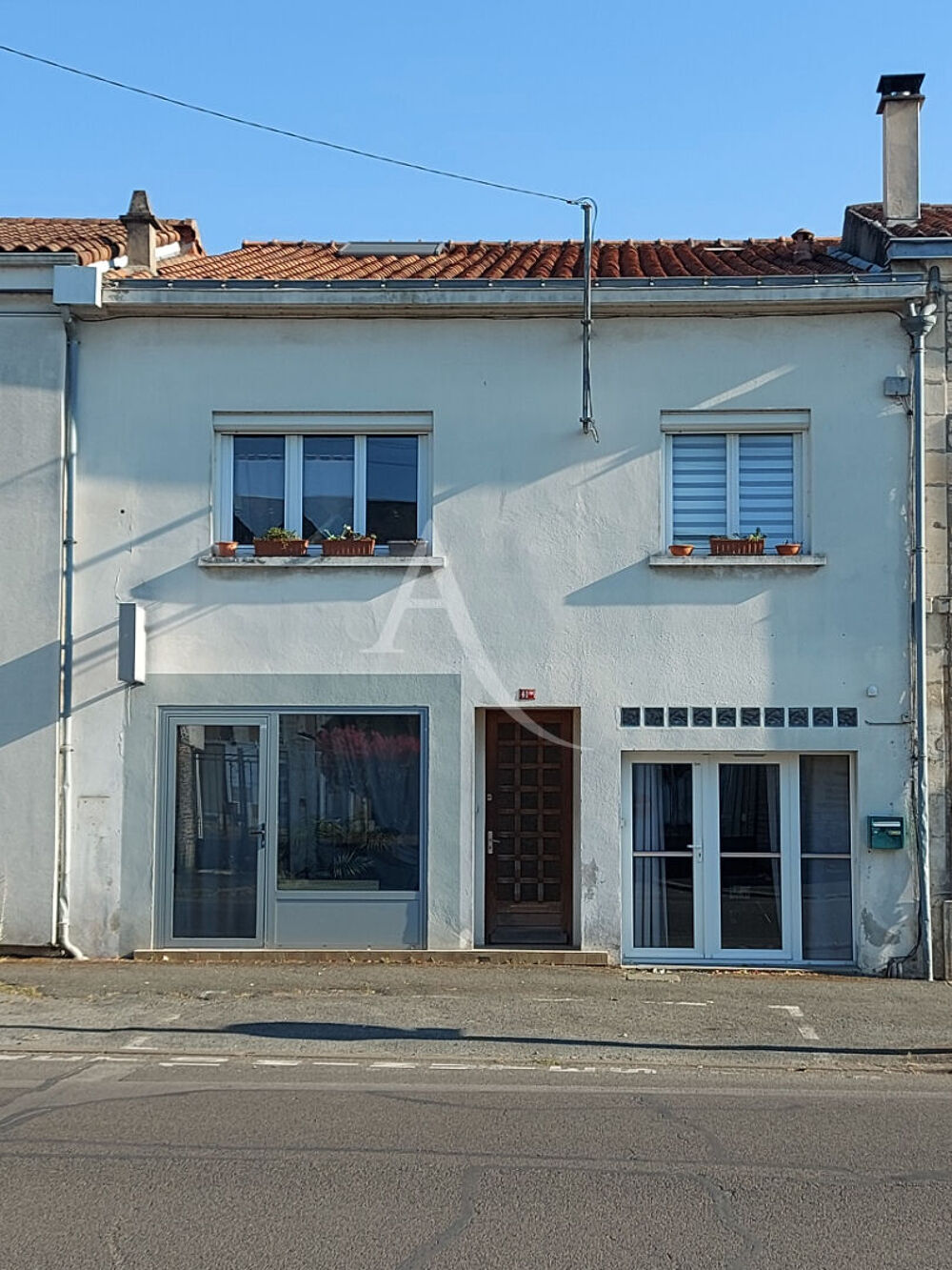 Vente Immeuble MAISON D'HABITATION EN BON ÉTAT ? FORT POTENTIEL COMMERCIAL OU LOCATIF Fontenay