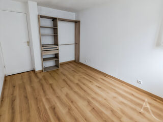  Appartement à louer 4 pièces 67 m²