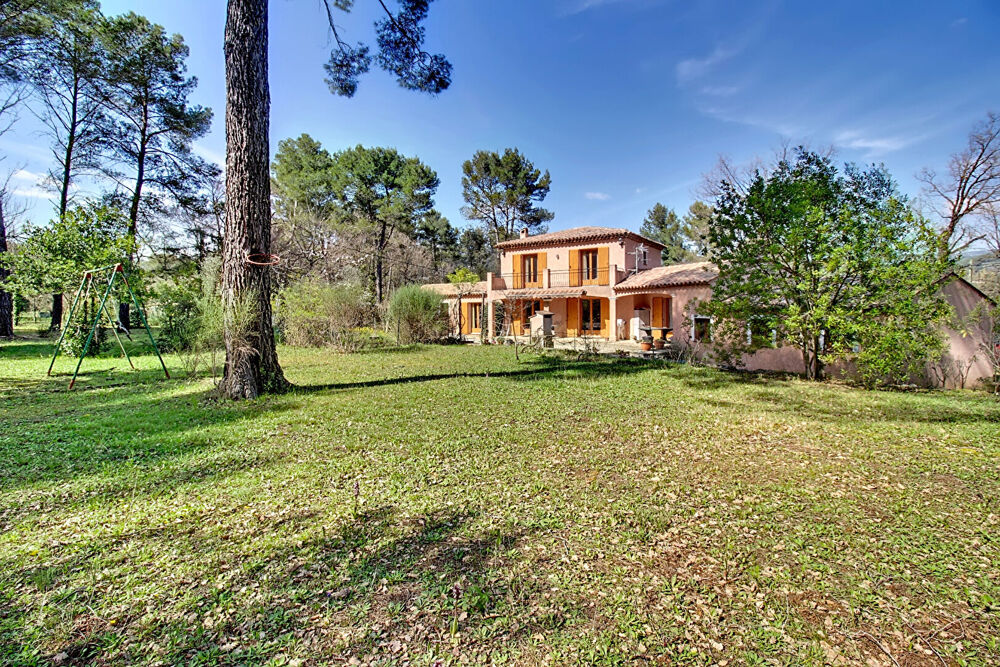 A VENDRE A CALLAS - MAISON de type T6/7 de 170m² environ sur grand terrain et double garage