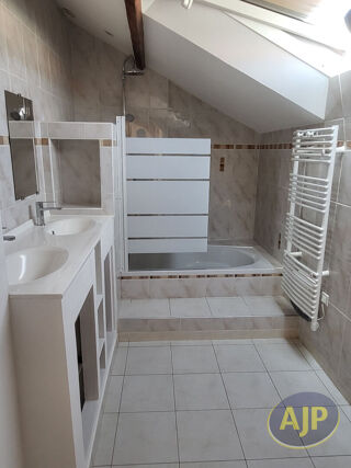  Maison à louer 6 pièces 117 m²
