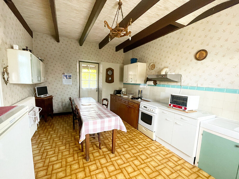 Vente Maison FINISTÈRE : Châteauneuf du Faou. Grande maison de ville de 4 chambres avec garage et jardin. Chateauneuf du faou