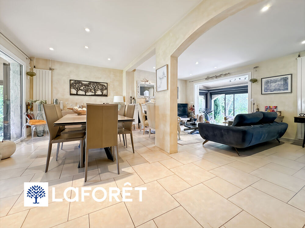 Maison 6 pièces quartier gare avec piscine à vendre à Sainte-Geneviève-des-Bois