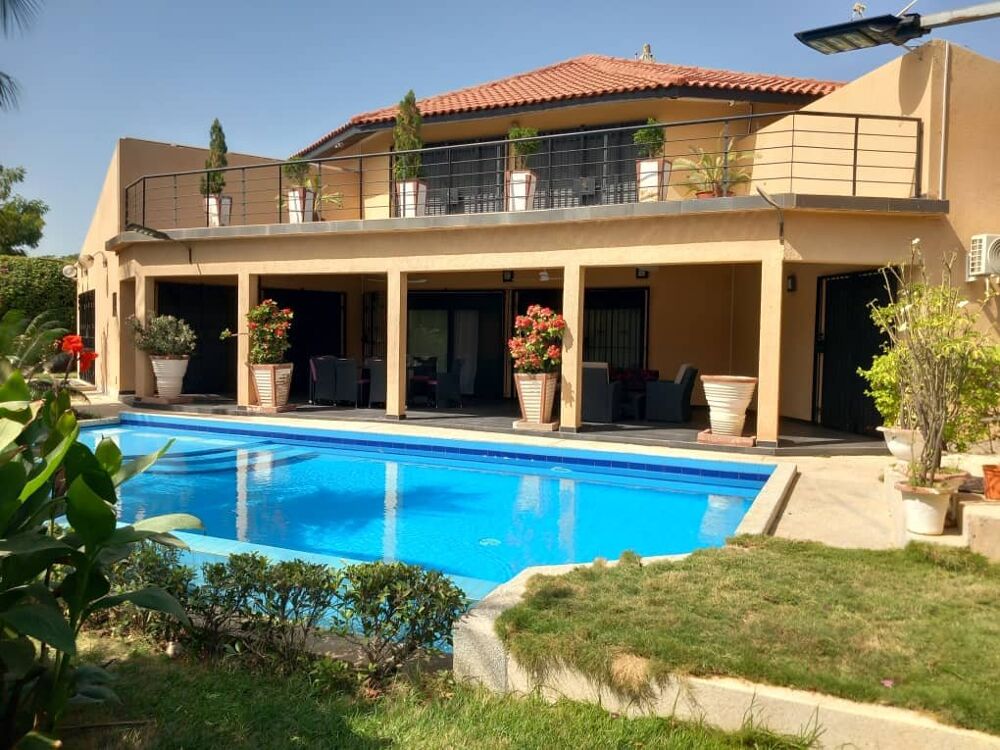 Location Maison A LOUER SPACIEUSE VILLA MEUBLEE DE 4 CHAMBRES AVEC PISCINE EN RÉSIDENCE A SALY Saly (Senegal)