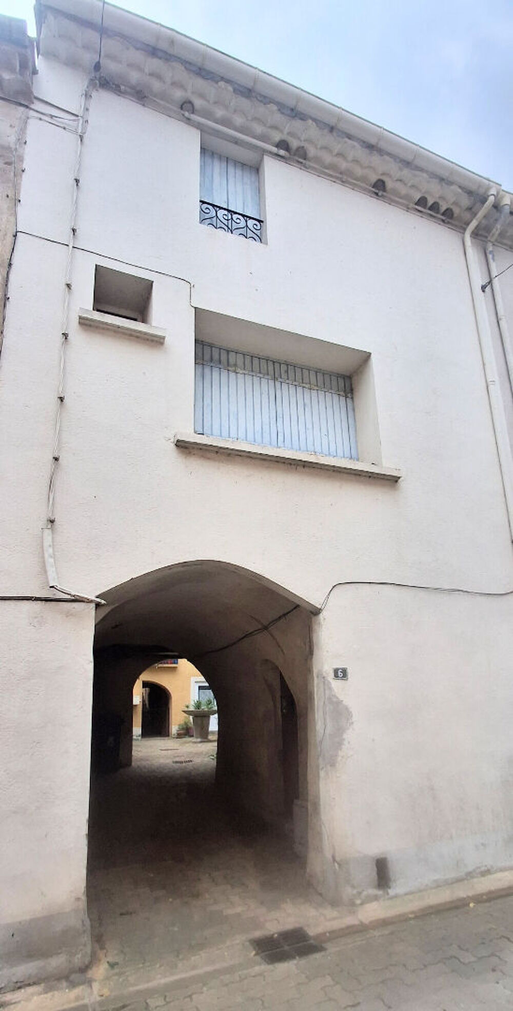Maison de village, avec caves et garage 34600 LES AIRES