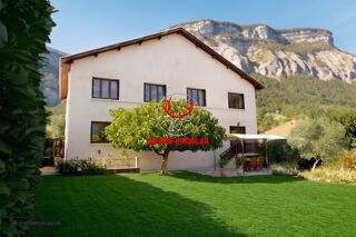 Maison 10 pièces 255 m² · à Crolles · 255 m² · 695 000 €