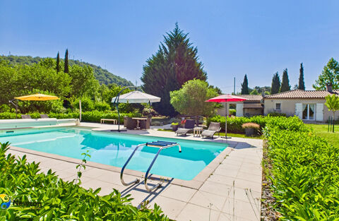   LOT- LUZECH    Superbe propri�t�, impeccablement pr�sent�e, situ�e dans un grand parc clos avec piscine chauff�e. Maison - 9 pi�ce(s) - 260 m�