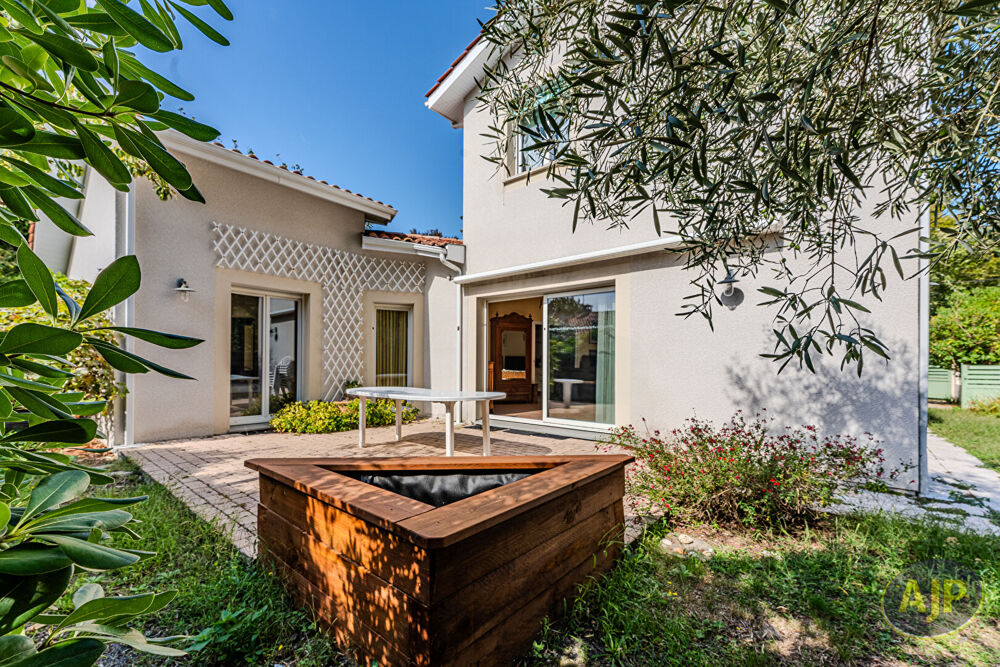TAUSSAT AU COEUR DU BOURG MAISON 4 CHAMBRES DE 138M²