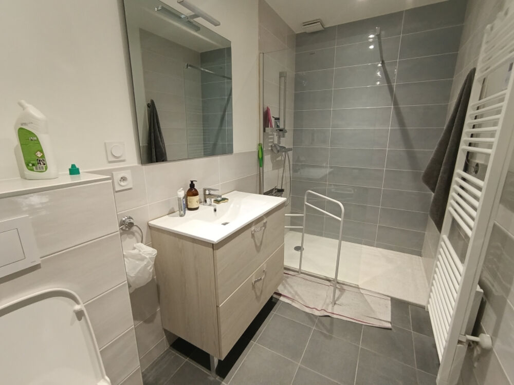 Vente Maison À 5 MIN DE NOIRETABLE - MAISON EN PIERRE DANS UN ENVIRONNEMENT CALME ET CHAMPÊTRE Saint julien la vetre