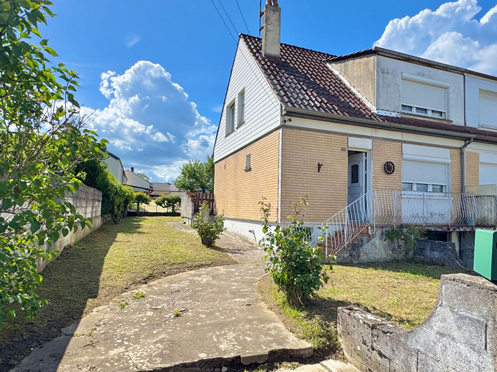 Maison à petit prix avec jardin, terrasse et garage / Fort potentiel