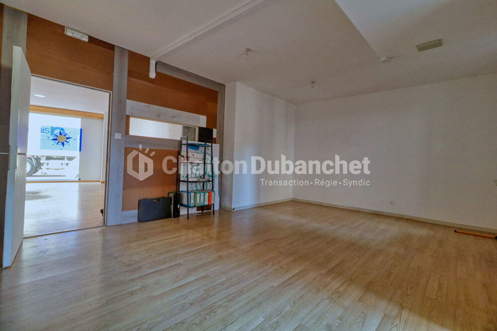   Roanne, Local commercial de 70.90 m² Roanne