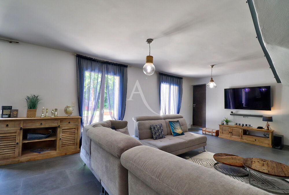 VILLA TYPE 6 AU CALME DE 172M2 AVEC JARDIN GARAGE ABRI VOITURE DOUBLE ET PISCINE