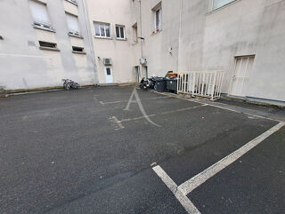  Immeuble à vendre 15 + pièces 331 m²