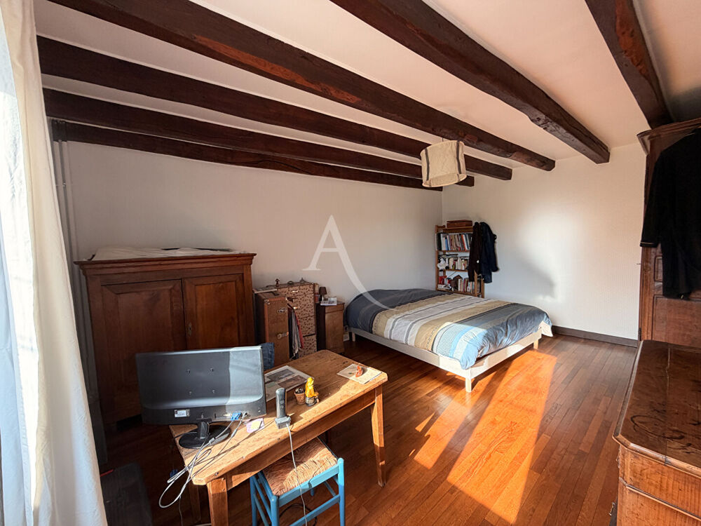 Maison familiale spacieuse avec verger.