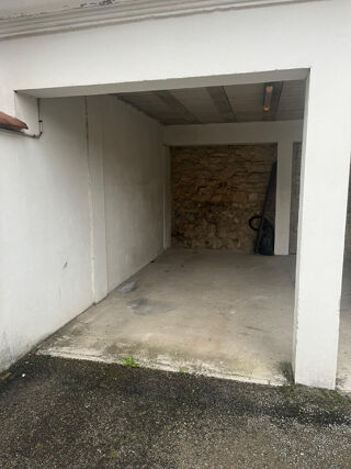  Parking / Garage à louer 10 m²