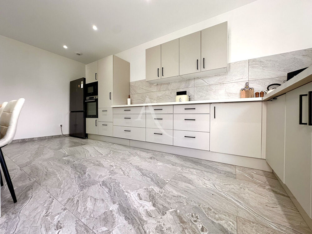 Maison neuve au goût moderne d'environ 141 m2