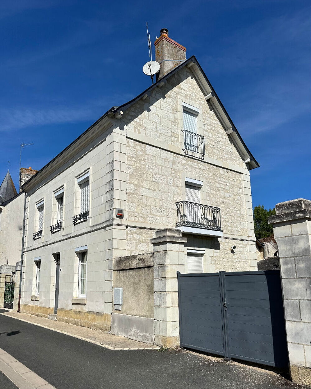 Maison 8 pièces 166 m² · à Saint Epain · 166 m² · 339 600 €