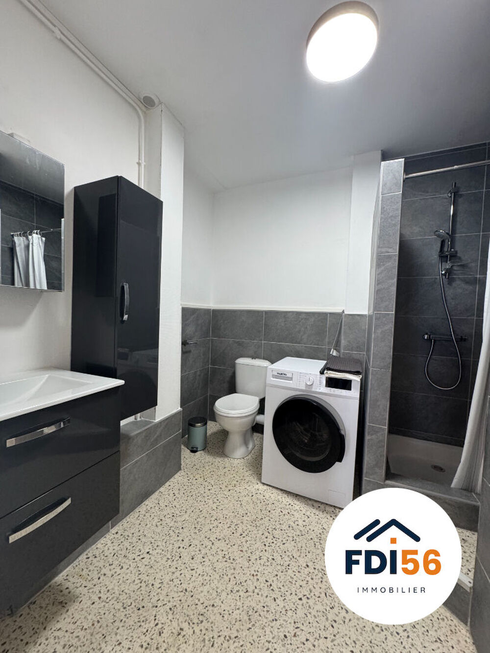 Location Appartement A LOUER - Appartement rénové avec Balcon - Centre ville Lorient 2 pièce(s) 53.8 m2 Lorient