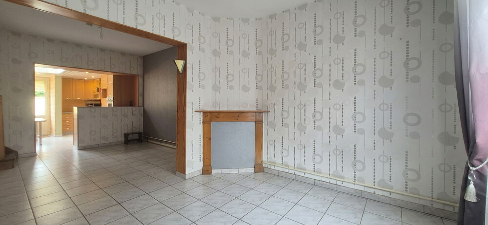 Maison rénovée avec jardin et garage