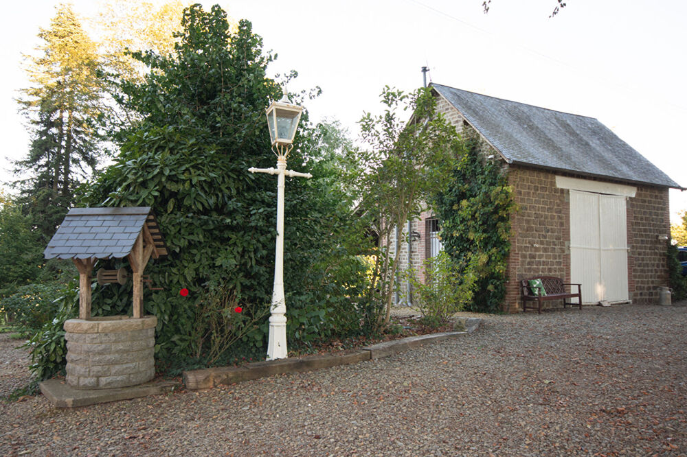 Vente Maison MAYENNE, La Dorée, ravissant « petit manoir », 4 chambres, 153 m² habitables, dépendance, jardin, parc, puits, sur un terrain de La doree