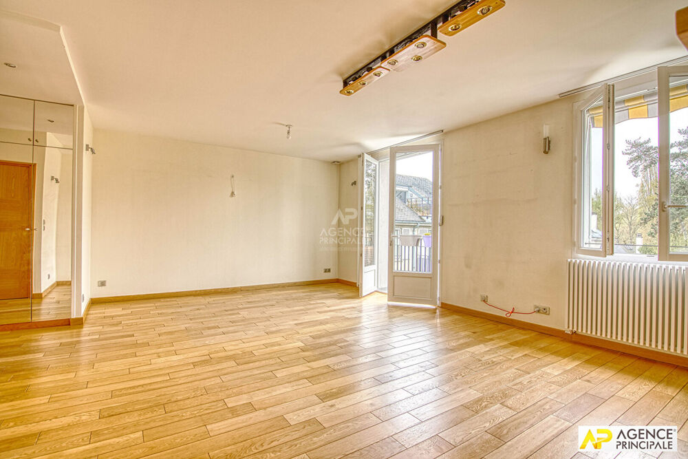 Vente Appartement Versailles Ermitage Appartement duplex 4 pièces 105 m² au sol situé au 2ème et dernier étage avec cave, box et jardin collectif Versailles