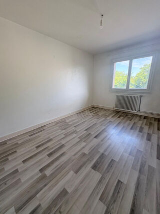  Appartement à louer 3 pièces 68 m²