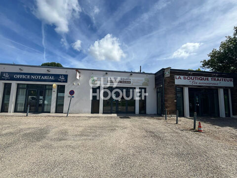 Local commercial avec parking au bord d'un axe passant 883 47130 Port sainte marie