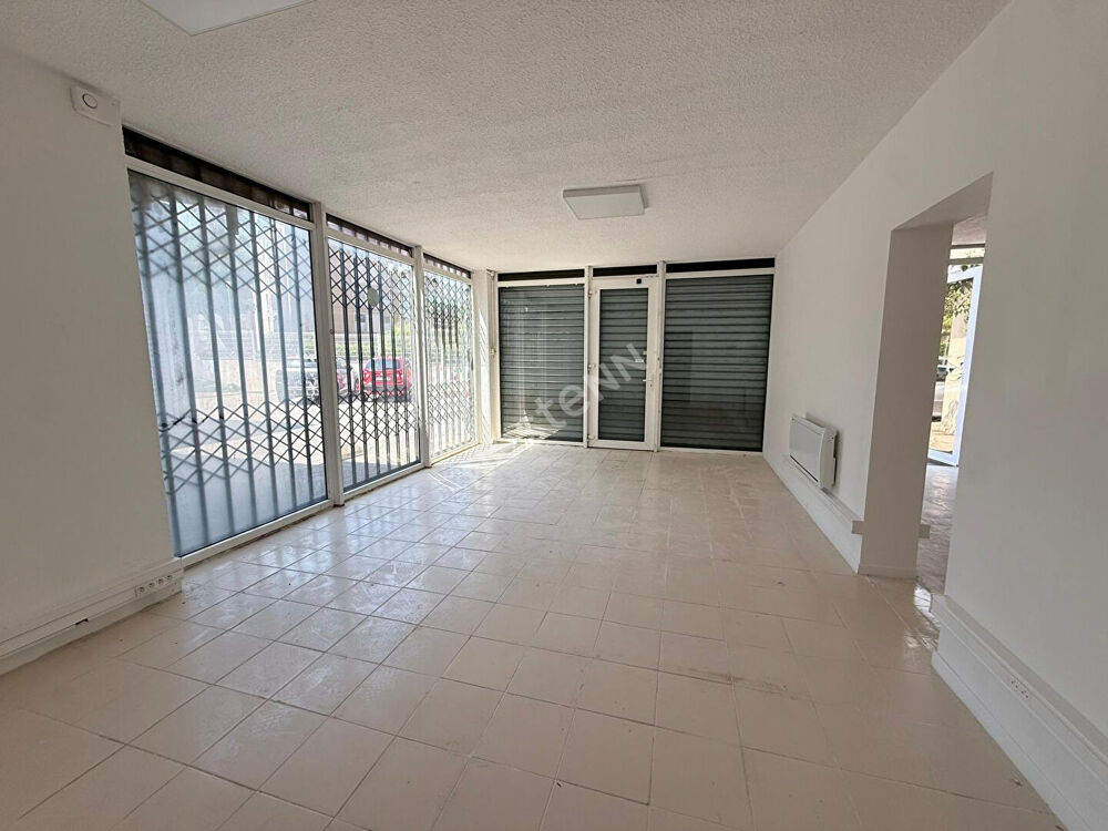   Local commercial à louer de 53,25 m² à La Ciotat - Réf 257 