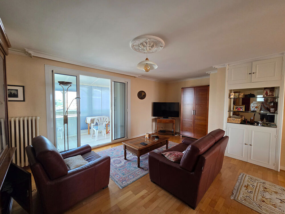 Vente Appartement LE MANS CENTRE-VILLE - 6ÈME ET DERNIER ÉTAGE - TERRASSE - PARKING Le mans
