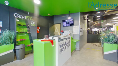 Local avec 6 places de Parkings et Mat&eacute;riel, &agrave; Deux Pas du RER A 250000 77420 Champs sur marne