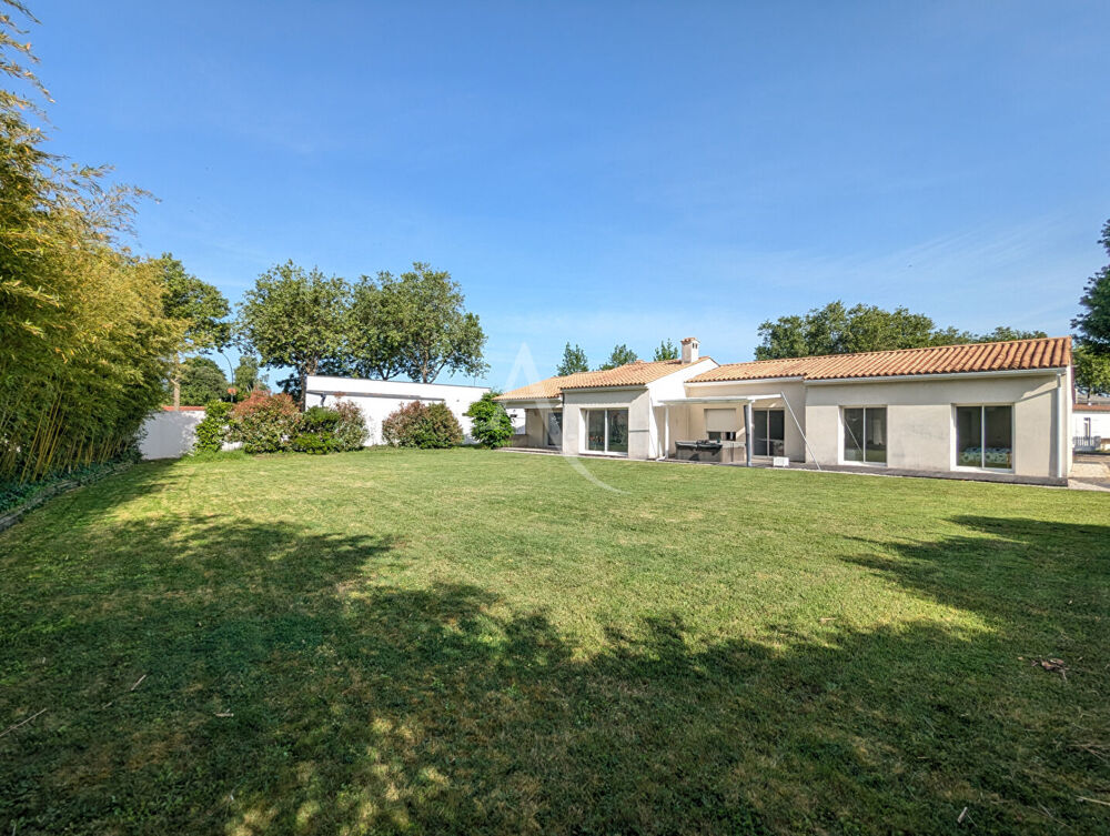 Maison familiale aux beaux volumes avec jardin de 2700 m² - Challans proche centre-ville