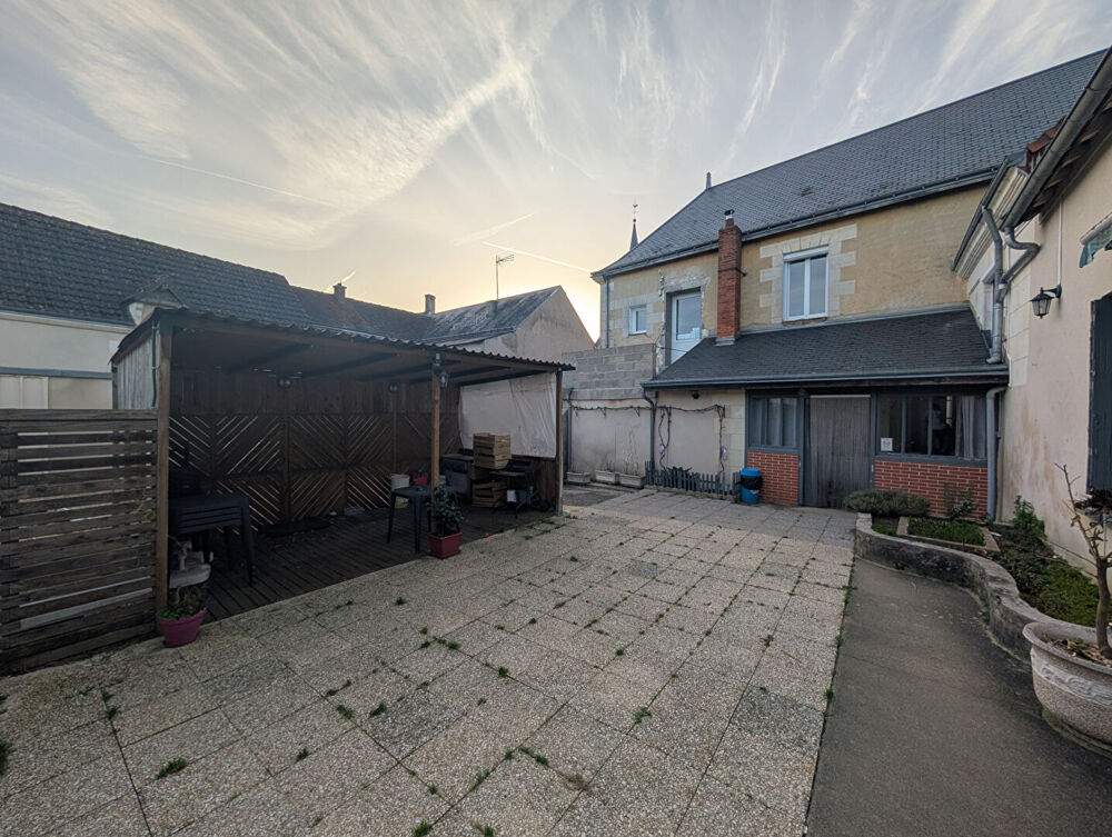 Maison spacieuse de 311 m² à vendre à Saint-Senoch, idéale investisseur
