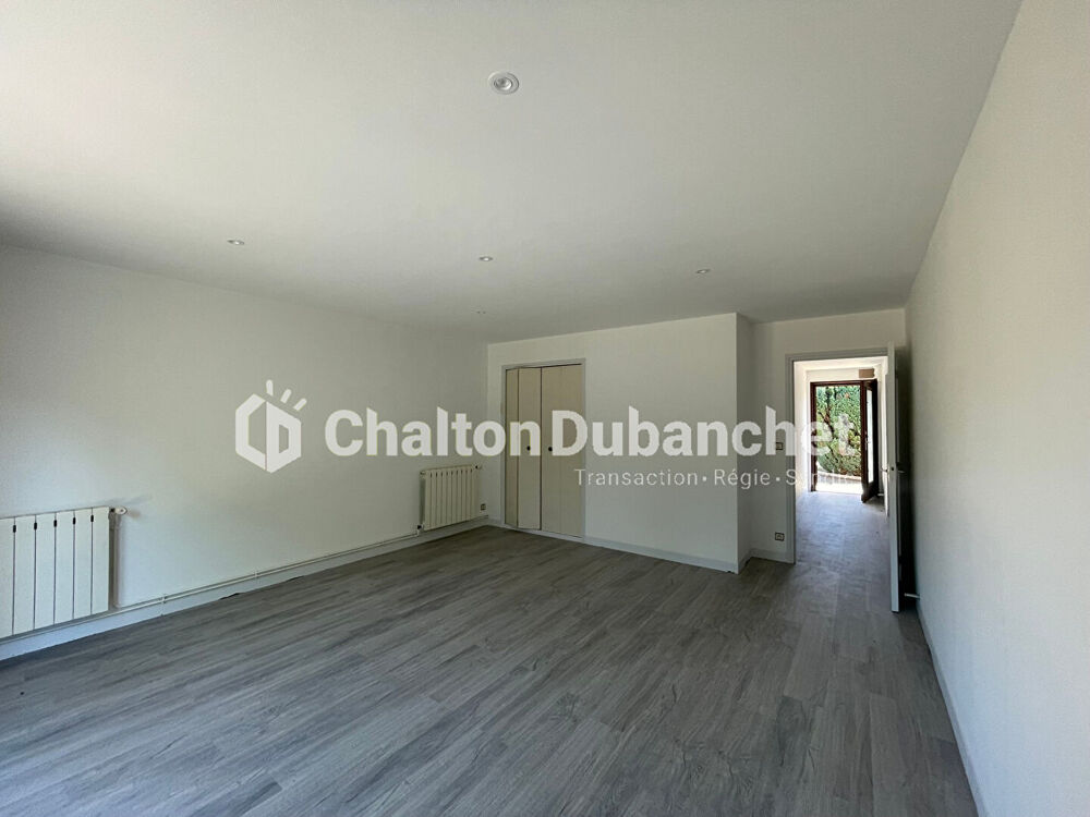 Ensemble immobilier - Maison avec locaux professionnels Saint Just La Pendue 525.78 m2