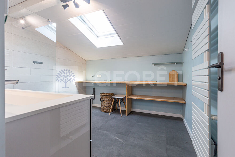 Vente Appartement AGENCE IMMOBILIERE LAFORET - ANNECY-LE-VIEUX - APPARTEMENT 115,40m² DANS MAISON - DERNIER ETAGE - 3 CHAMBRES + 1 BUREAU - SEJOUR Annecy