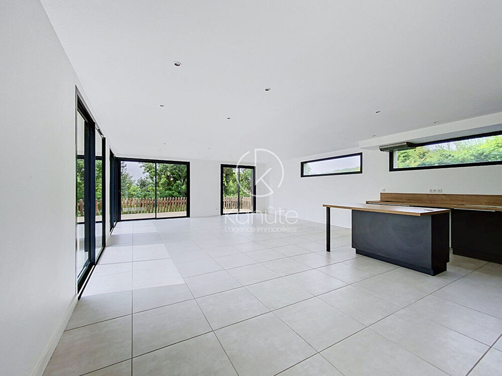 Location Maison Maison de 164.65m², 7 pièces, 4 chambres, 1 bureau, jardin, Saint Cyr au mont d'or, DPE A , cuisine équipée, calme, lumineuse, Saint cyr au mont d or