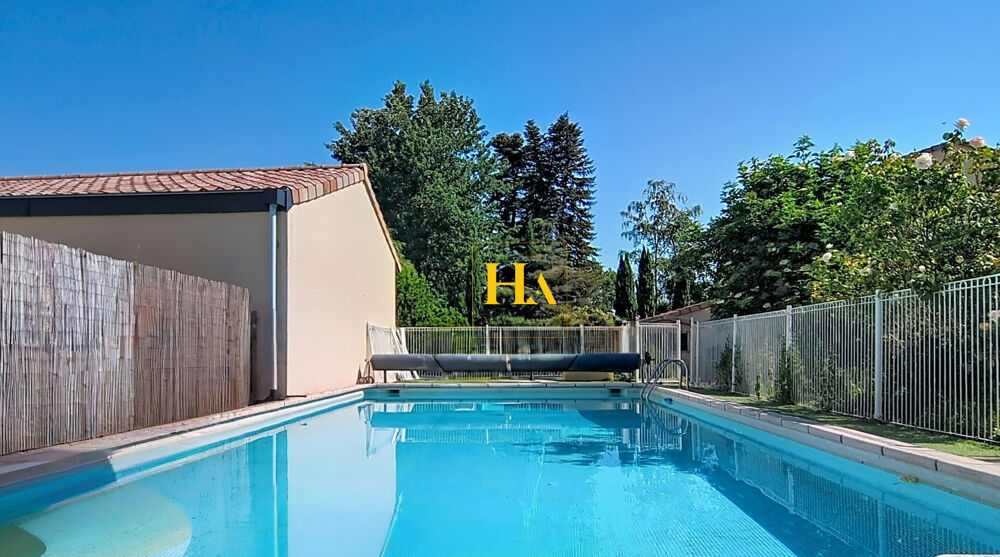 EXCLUSIVITÉ - BÉSAYES : Maison de plain-pied d'environ 113m² avec piscine et garage indépendant de 60 m² à fort potentiel