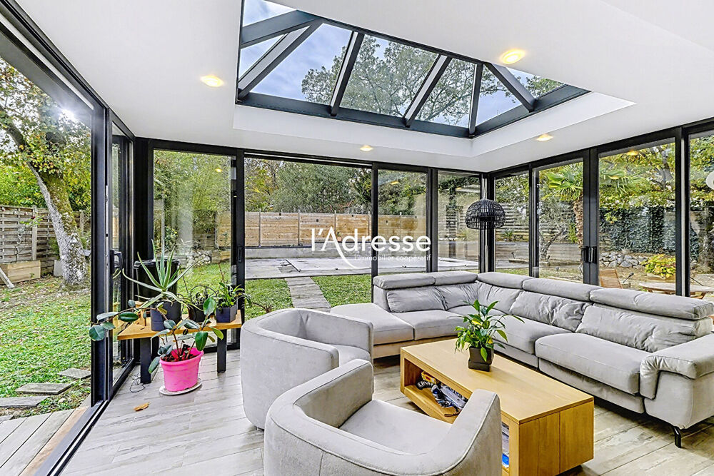 Exclusivité - Maison T6 de 161m² avec un grand garage de 35m² sur une parcelle de 890 m² avec Piscine