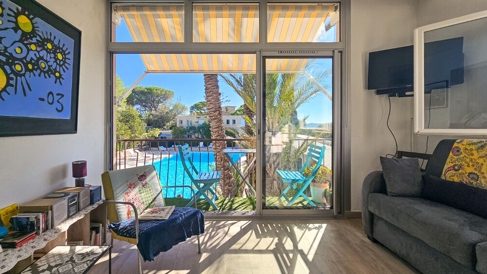 Vente Appartement LE LAVANDOU -  T2 RENOVÉ - DERNIER ETAGE - BALCON - PISCINE  - PARKING PRIVATIF Le lavandou