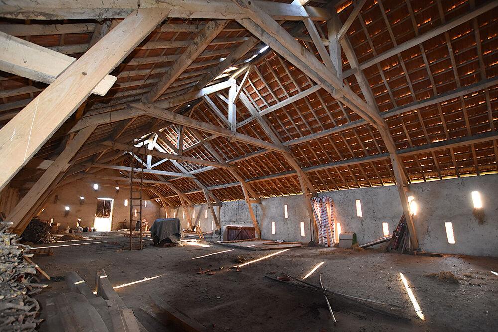 sur l'axe Lapalisse / Varennes-sur-Allier, ANCIEN CORPS DE FERME :