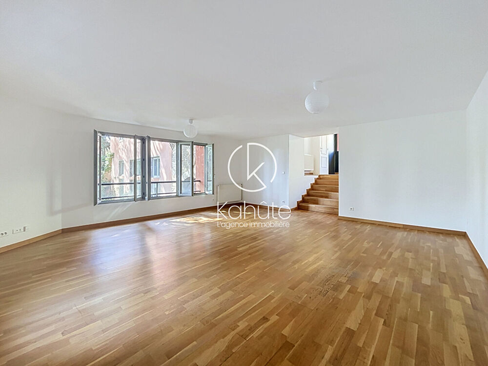 Appartement rénové, Collonges Au Mont D'Or 4 pièce(s) 133m2, 2 places de stationnement, copropriété avec parc arboré et piscine
