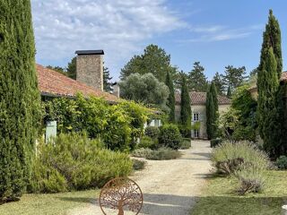  Maison à vendre 15 + pièces 669 m²