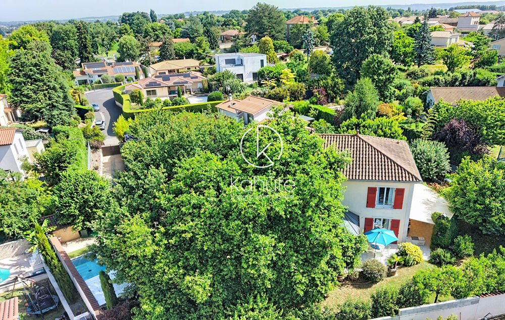 Vente Maison À seulement 20 km du centre-ville de Lyon, sur la commune des Chères, maison de 6 pièce(s) 185 m2, 4 chambres, 1200m2 de terrain Chazay d azergues