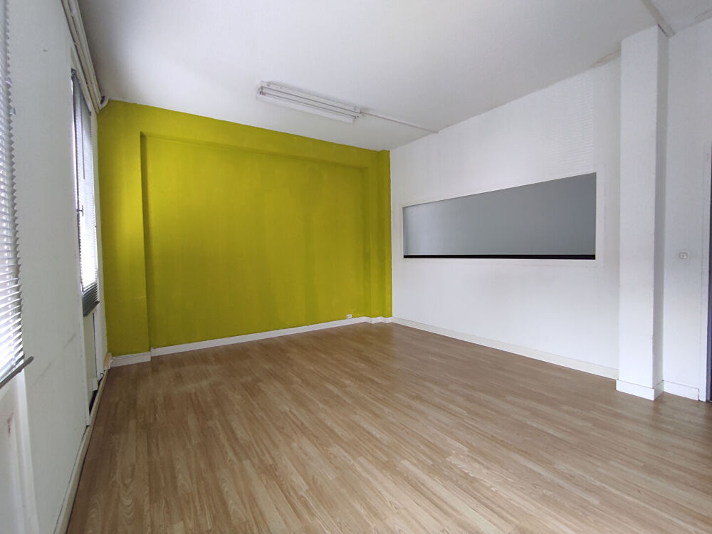   Artigues Pres Bordeaux: A louer bureau N° 16B de 22 m2 Artigues pres bordeaux