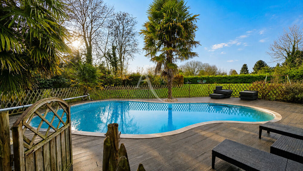 Maison moderne chambres sous-sol dressing piscine