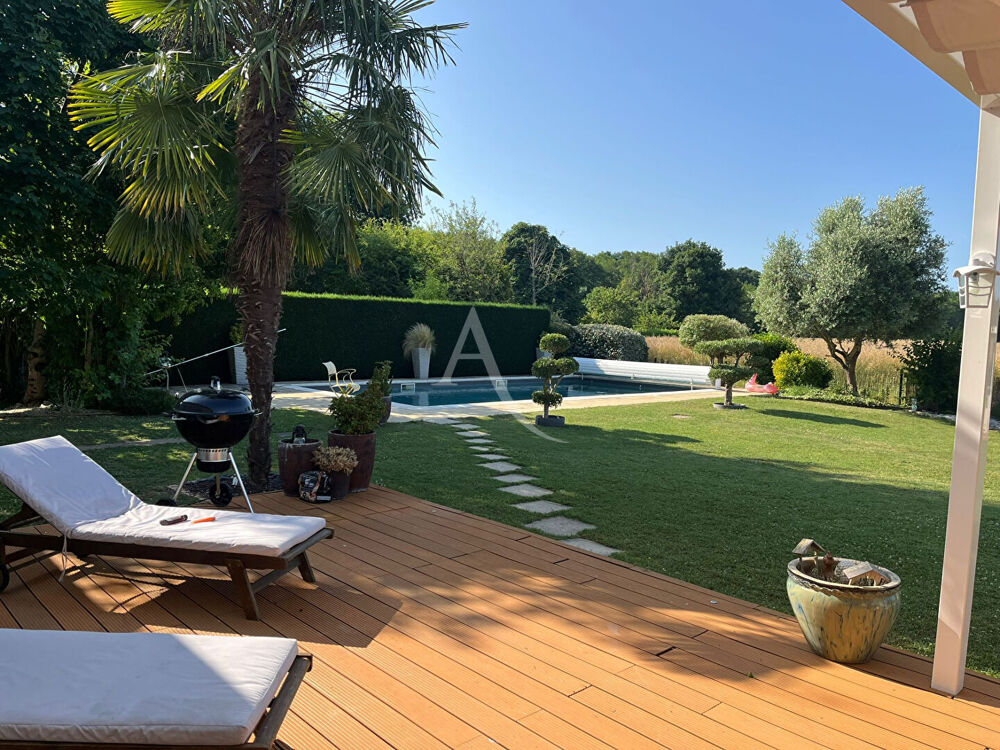 Maison 7 pièces 235 m² · à Vennecy · 235 m² · 457 000 €